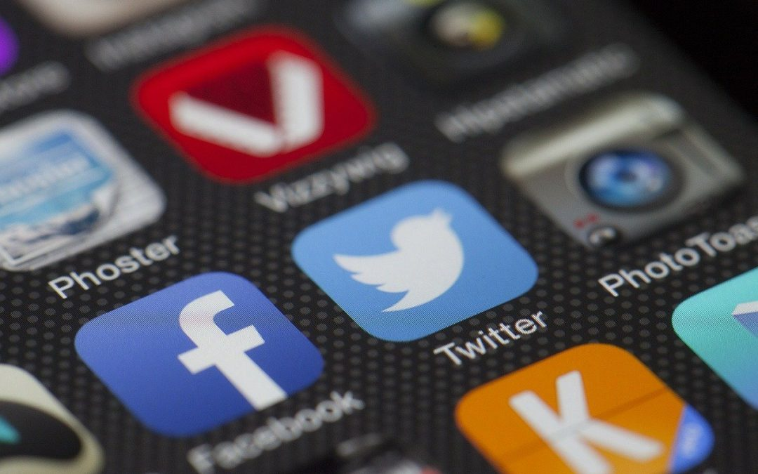 Post backlink on social media